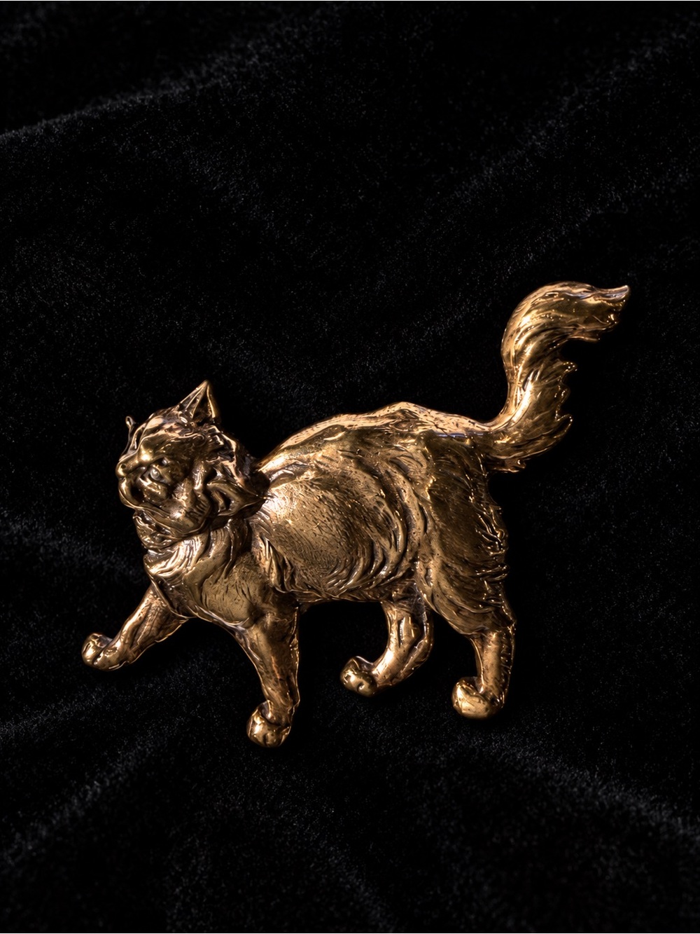 Elegant Gold Cat Brooch Pin